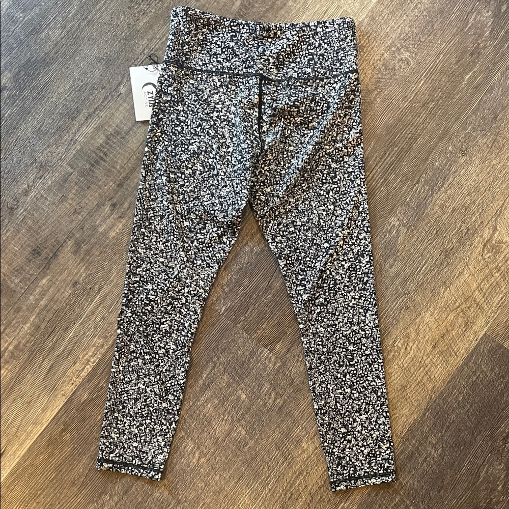 Zyia Active Black and White Leggings - Picture 2 of 2